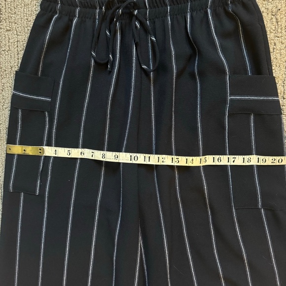 Moonlight Black & White Capris - Picture 8 of 9